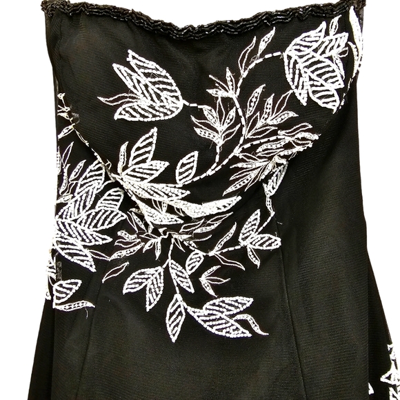 Vintage Cache Strapless Black Mesh Gown w/White Embroidered Beaded Floral Accent - Picture 6 of 17